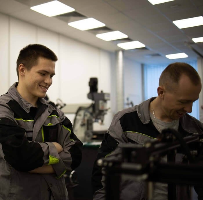 Робоча обстановка лабораторія 3D Metal Tech команда ми друкуємо метал офіс перший центр металевого 3D-друку українська медицина процес виготовлення